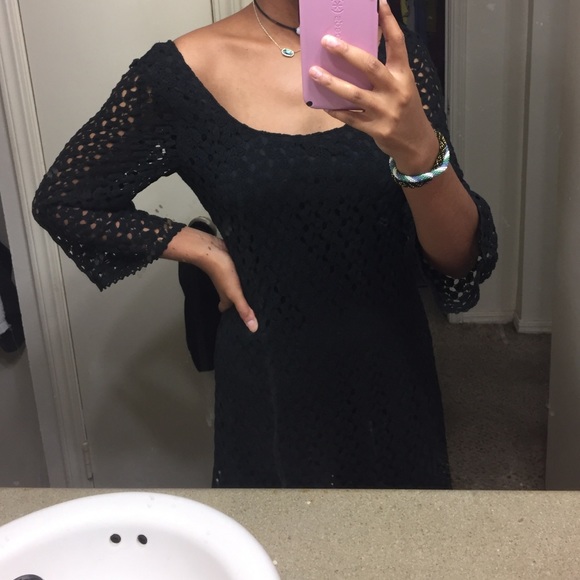 Cute lace like black dress