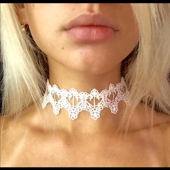 Dainty Lace Choker - Picture 1 of 4