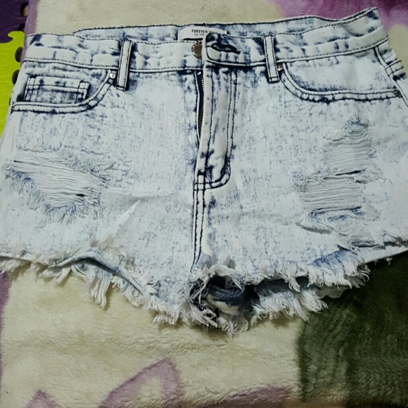 F21 Distressed Denim Short