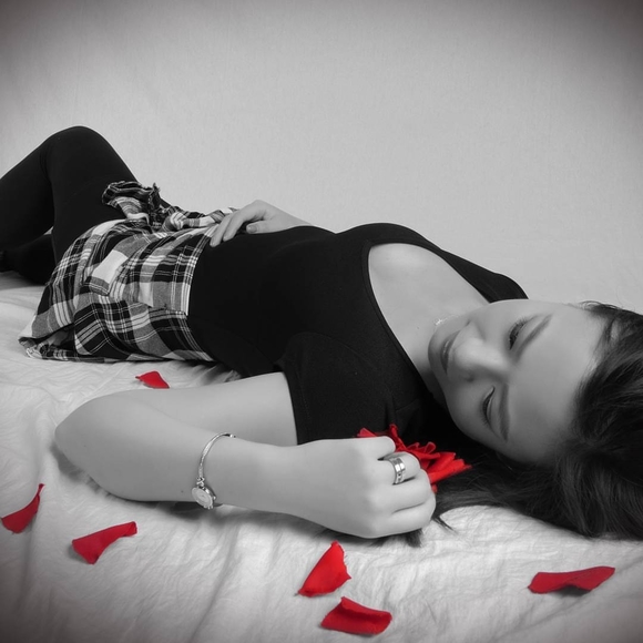 Meet your Posher, Gloria