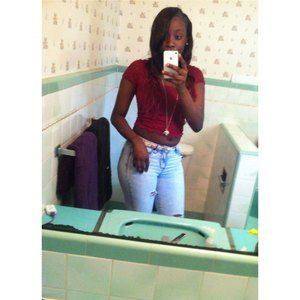 Meet your Posher, Teashia