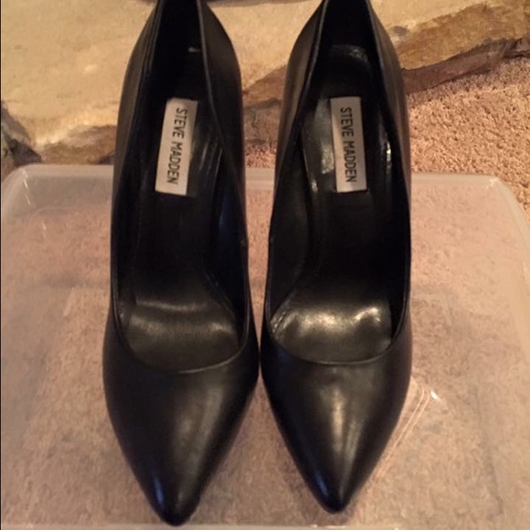 Steve Madden Galleryy Black Heels