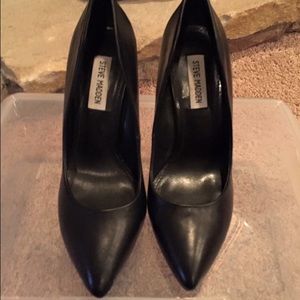 Steve Madden Galleryy Black Heels