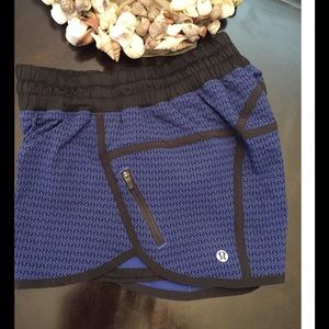 Lululemon Tracker Shorts III Black and Blue 🍋