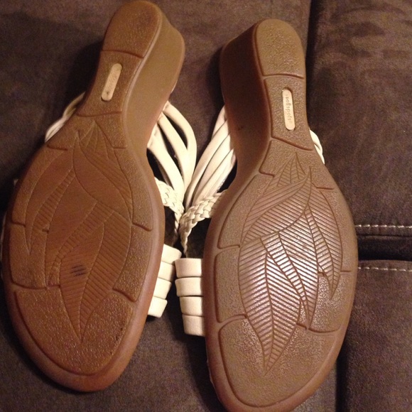 Shoes - Picture 3 of 8
