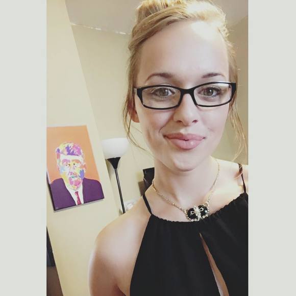 Meet your Posher, Becca - Picture 1 of 1