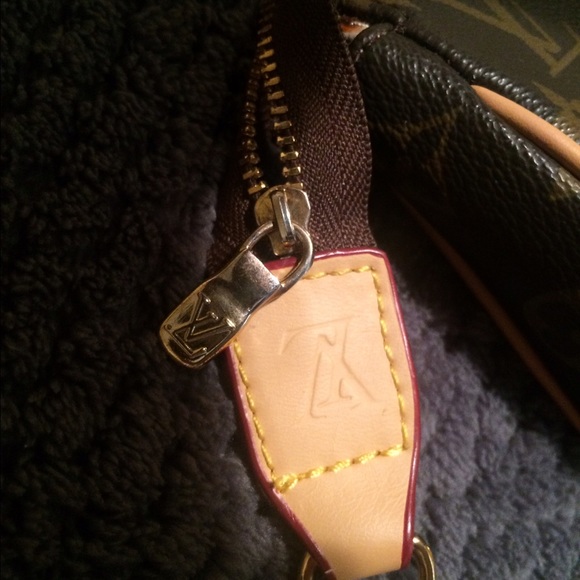 Louis Vuitton Wallet Pouch - Picture 3 of 3