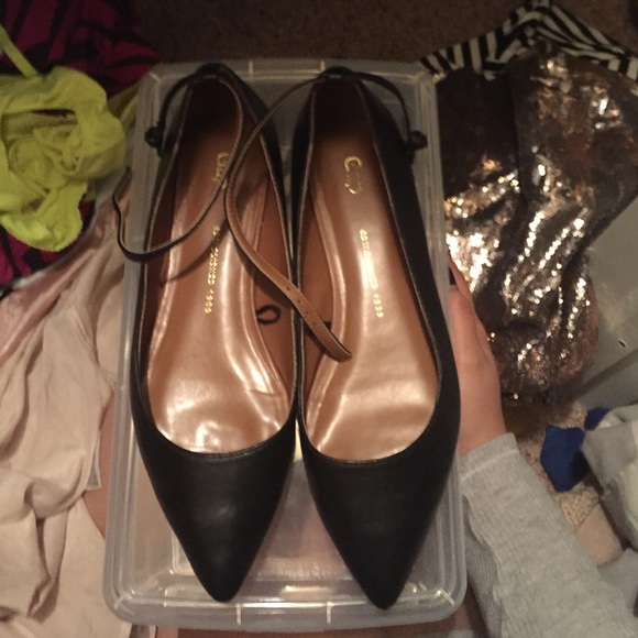 GAP pointy black flats