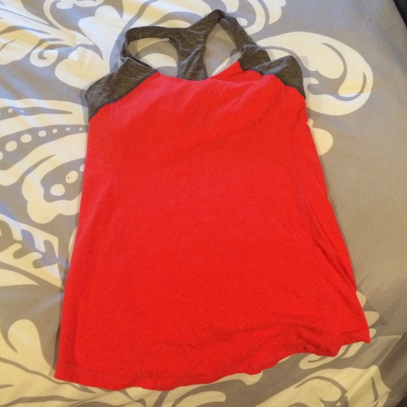 Lululemon tank.