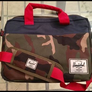 ✨ Herschel Dupply Co Messenger Bag- Woodland Camo