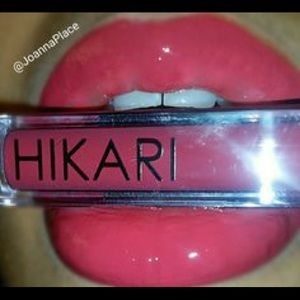 Hikari Lipgloss in Merlot
