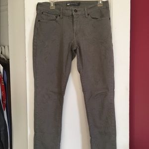 Levi's Gray Woodgrain Print Skinny Jeans
