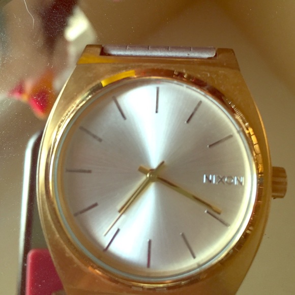 Nixon time teller watch