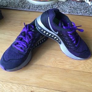 Nike running sneakers! Size 6