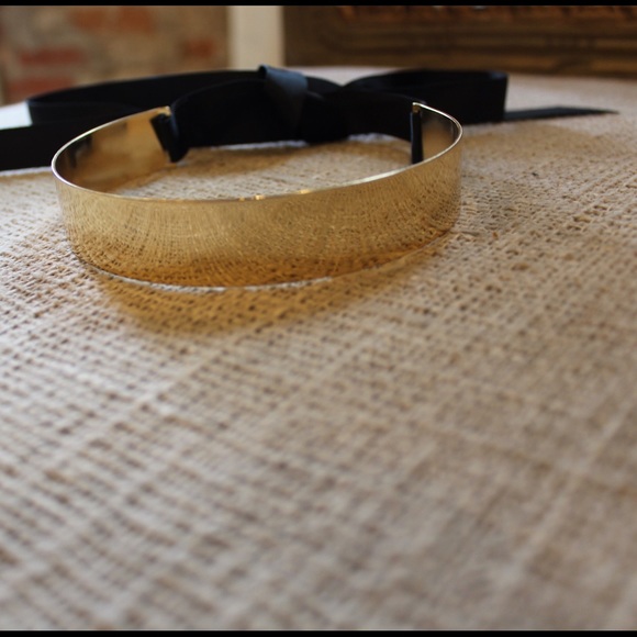 Gold metal cuff choker necklace - Picture 3 of 4
