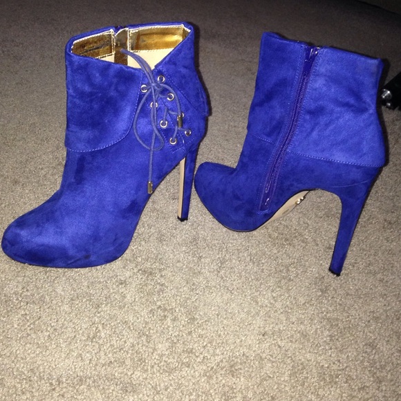 Blue heel short boots