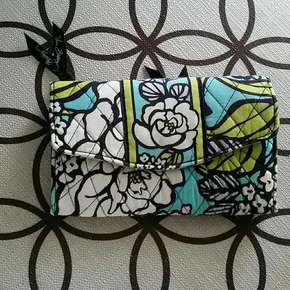 Vera bradley clutch