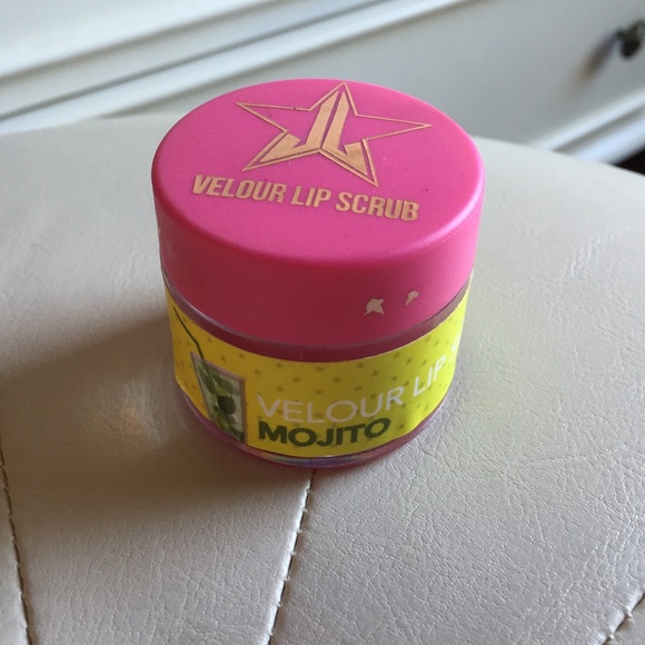 JEFFREE STAR VELOUR LIP SCRUB