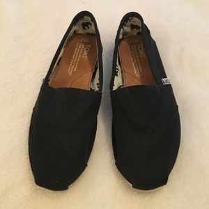 Black TOMS