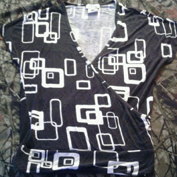 FDJ v neck low cut top