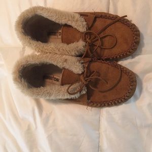 Minnetonka chrissy slippers 9