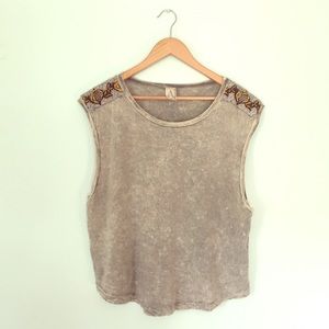 ✨sUpEr CuTe BOXY tEe w/ ArM dEtAiL ✨