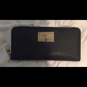 Cute Michael Kors black wallet