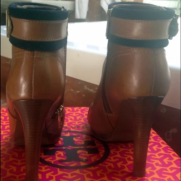 RARE!! Tory Burch Belinda Booties - Picture 3 of 4