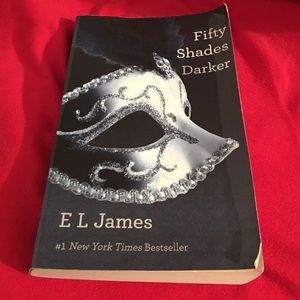 Fifty Shades Darker Book📖