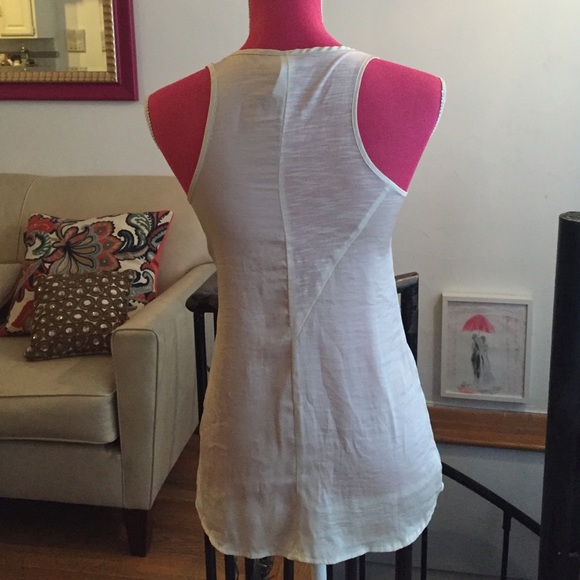 White tank - Picture 2 of 4