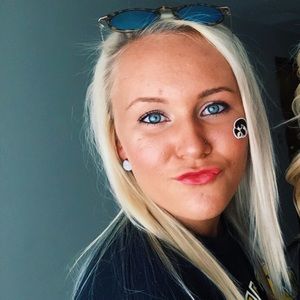 Meet your Posher, Cecily