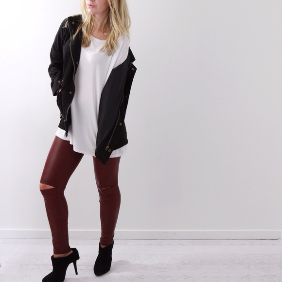 SoldOut11thStreet - Picture 2 of 4