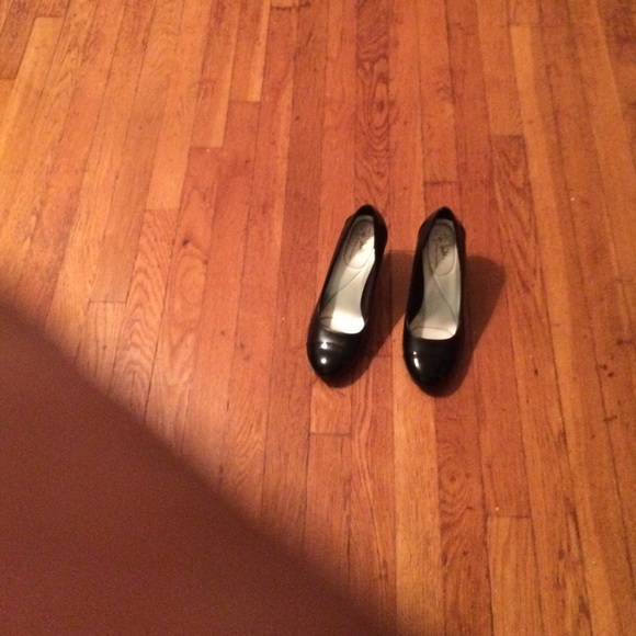 Black heel shoes