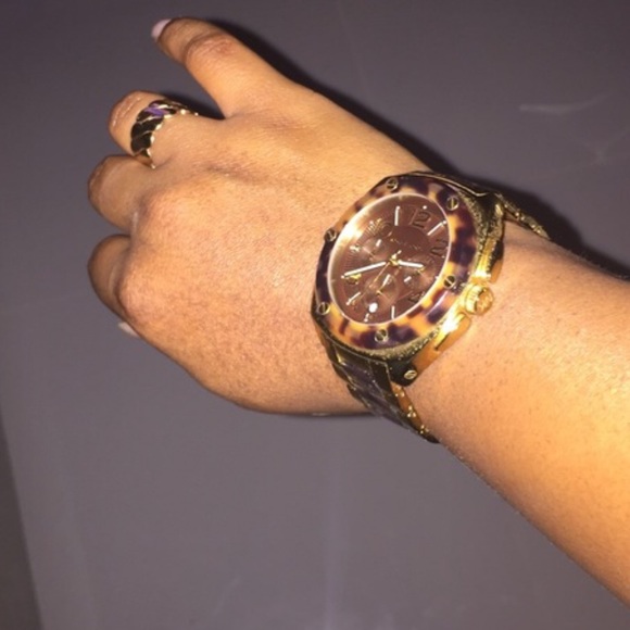 Michael Kors Authentic Tortoise Watch - Picture 4 of 4