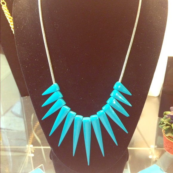 Retro spike necklace