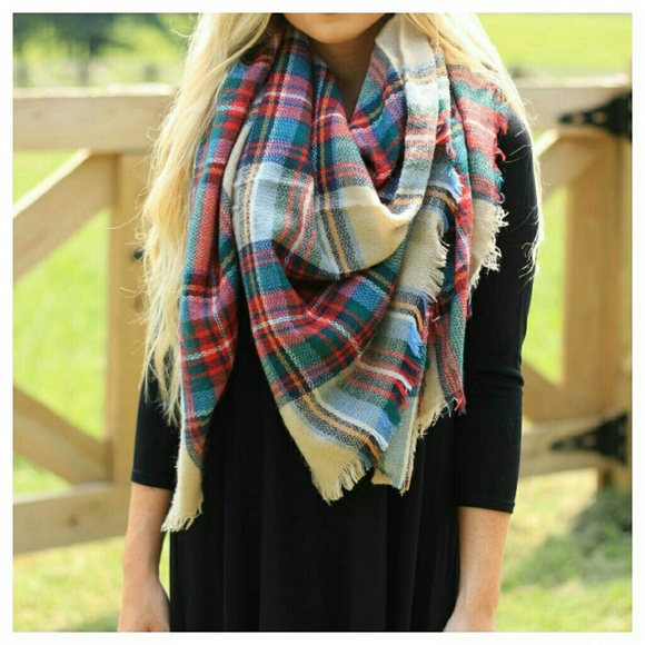 🚫SOLD OUT "Kristen" Plaid Blanket Scarf - Picture 4 of 4