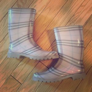 Burberry Classic Short Check Rain Boots, Pink