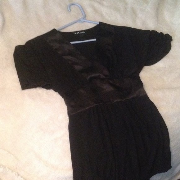 Very cute low cut black top from wet seal - small - Picture 2 of 4
