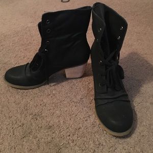 Lace up Black booties💜