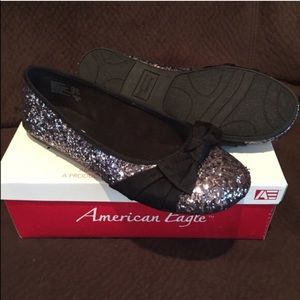 2 pairs American eagle flats.
