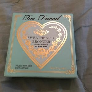 Too Faced Sweethearts Bronzer in Sweet Tea.