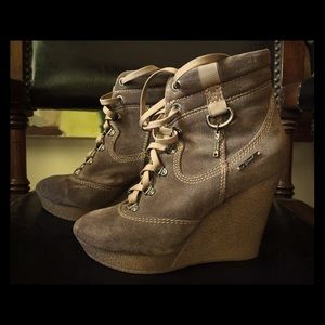 Super chic Diesel platform boots, size 8