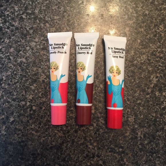 No smudge lipstick quantity 3