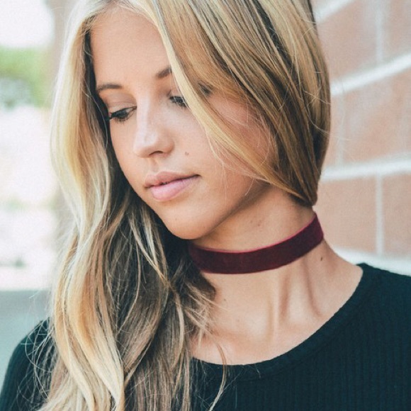 Velvet Strap Choker - Picture 2 of 4