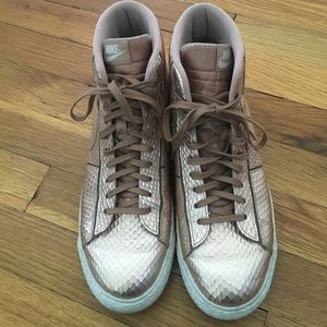 Nike High tops in rose gold