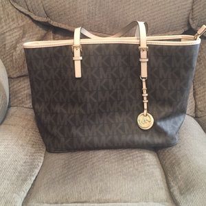 Michael Kors Jetset Travel Logo Tote With Top Zip