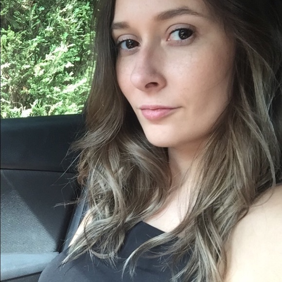 Meet your Posher, Ena