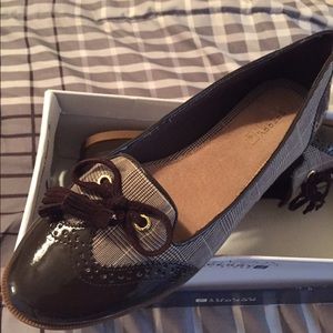 Sperry wmns size 8.5 new never worn.