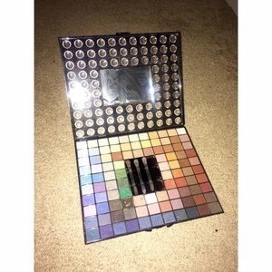BR 98 Eyeshadow palette