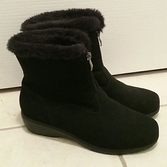 SALE!!! Cute Black Winter Boots 👢